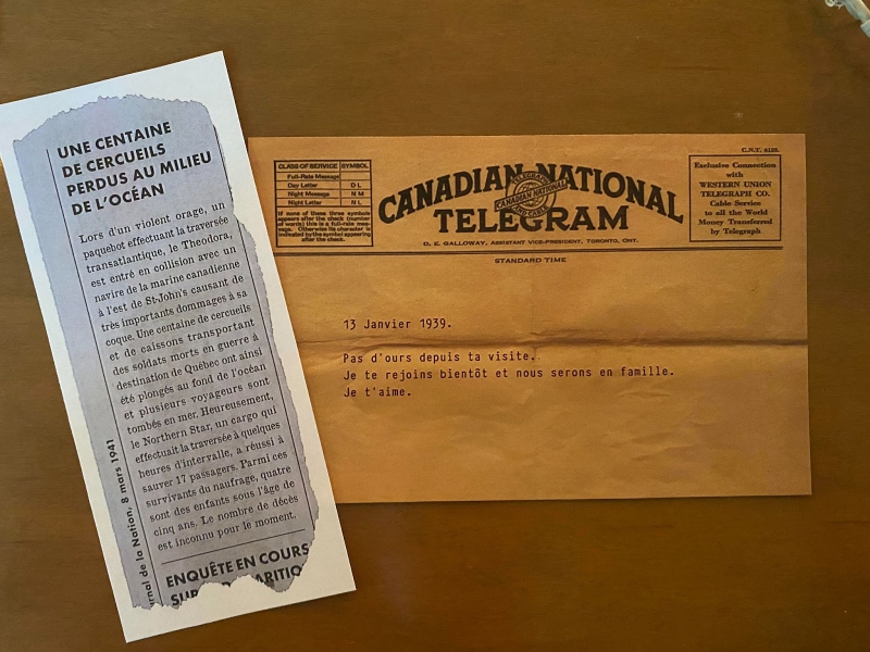 Figure 1. Se joint à l’une des livraison une coupure de journal ainsi qu’un télégramme.