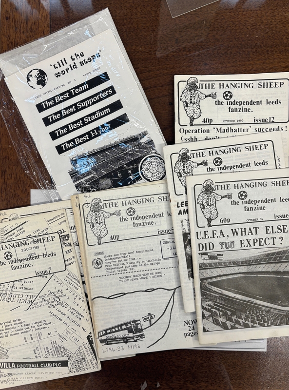Figure n° 2. Fanzines de supporters de Leeds conservés à la Leeds Central Library.