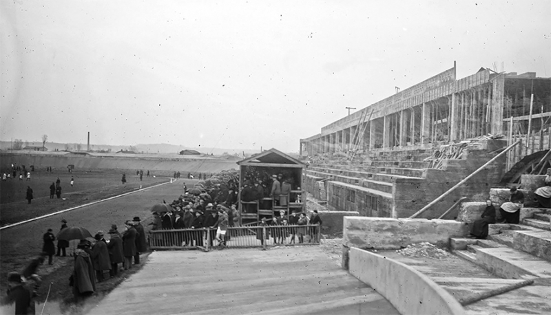 Figure n° 1. Construction d’une tribune du stade Gerland à Lyon (s. d.).