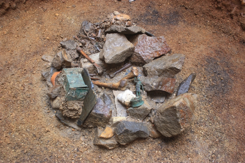 Figure 9: Nida/Frankfurt am Main-Heddernheim (Germania Superior), sacred well in the central sanctuary filled with building material including roof slate and several bronze votive objects.
