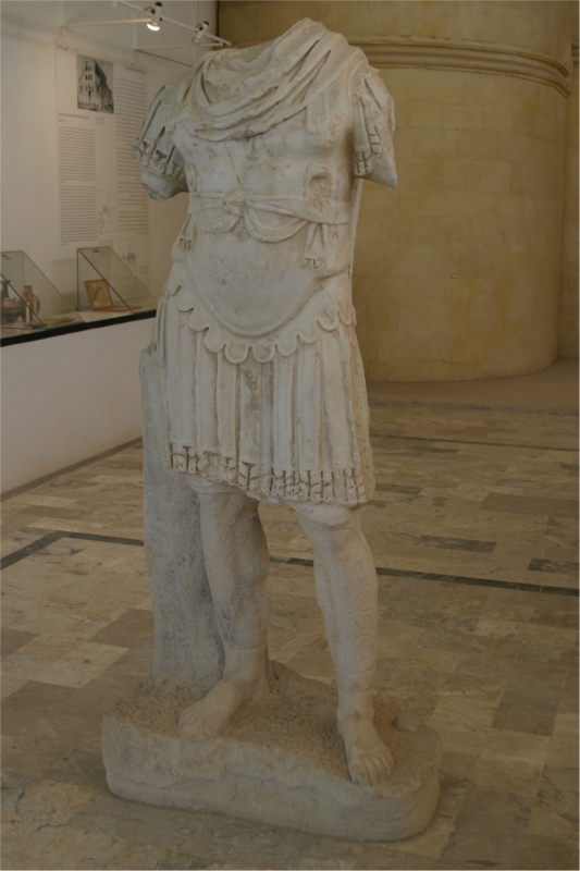 Figure 3: The cuirassed statue unearthed at Rhesaina/Ras el-Ain.