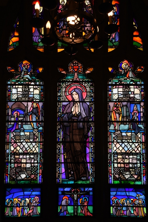 Fig. 11. St. Margaret Mary Alacoque by Hubert McGoldrick, An Túr Gloine, Dublin, 1928-1929.