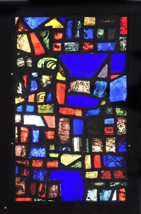Fig. 1. Fragments de vitraux de la cathédrale de Reims, Boston, Isabella Stewart Gardner Museum.