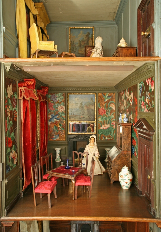 Figure 5. Détail du salon (dressing-room) en velours dans la maison de
            poupées de Nostell (c.1729-42, National Trust, NT959710).
